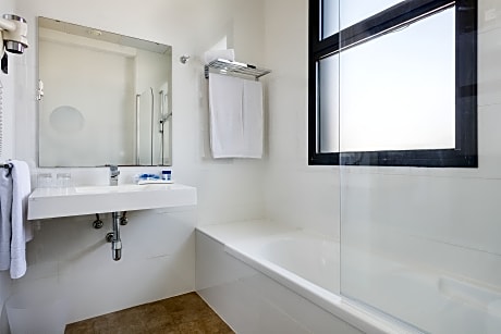 SINGLE STANDARD ROOM