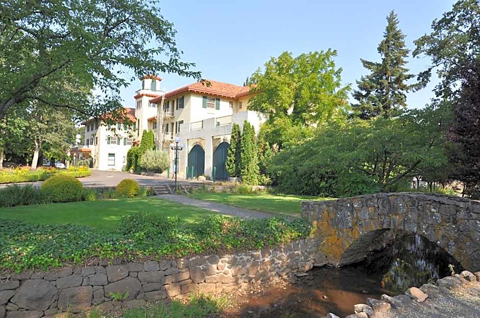Columbia Gorge Hotel & Spa