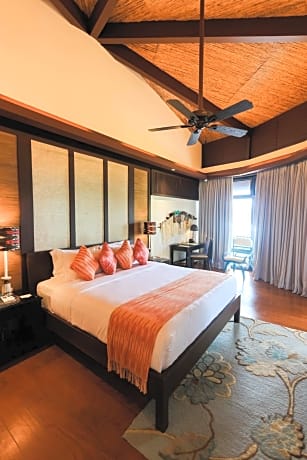 Two Bedroom Premium Villa with Free Roundtrip Airport Transfers and Butler Service