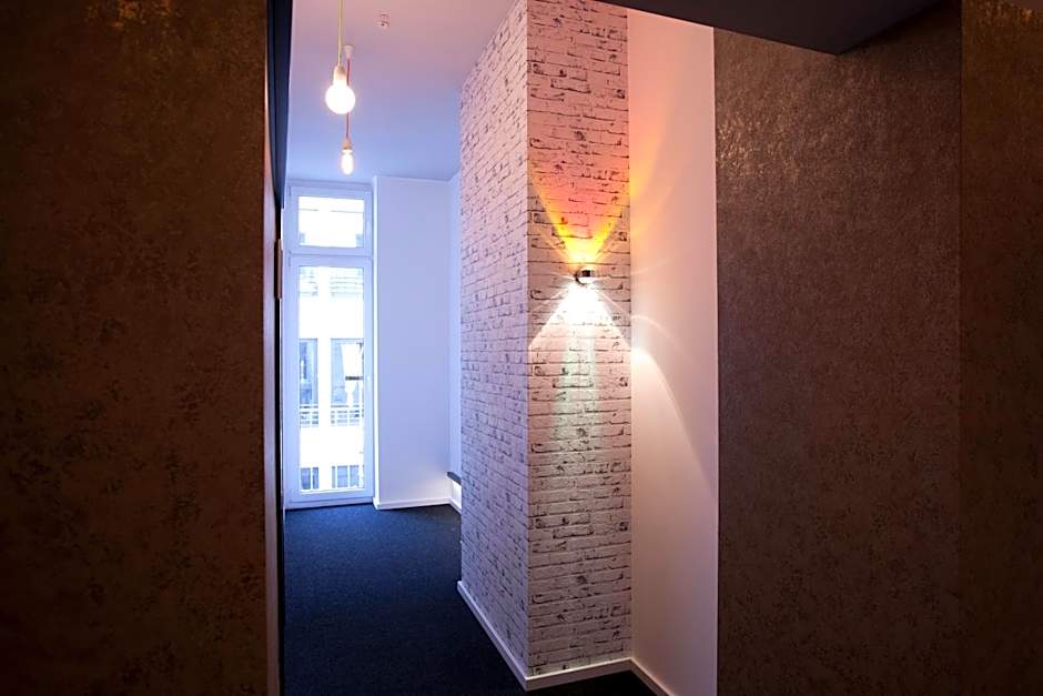 Hotel Cristall - Frankfurt City