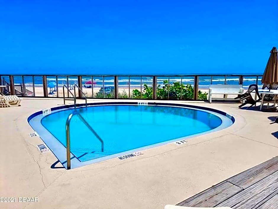 Ocean Breeze - Ocean Front at Symphony Beach Club!