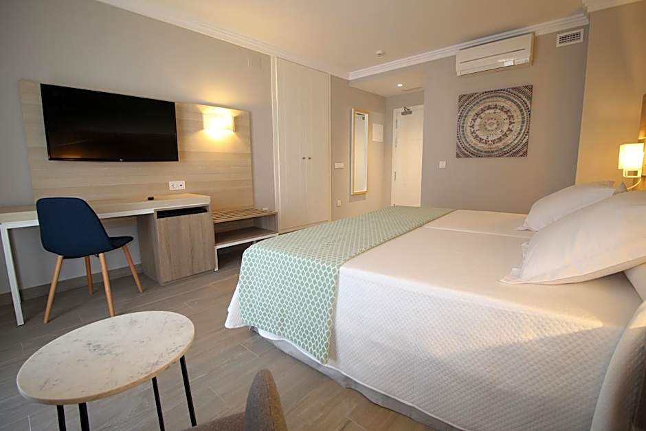 Hotel Puerta del Mar - Adults Recommended