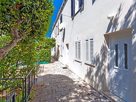 Apartments Mara