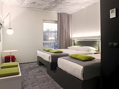 Triple Room with 1 Double Bed and 1 Single Bed (3 Adults)