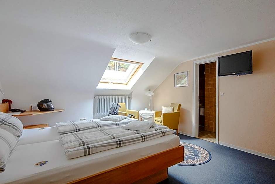 Villa Bruderfels, Garni