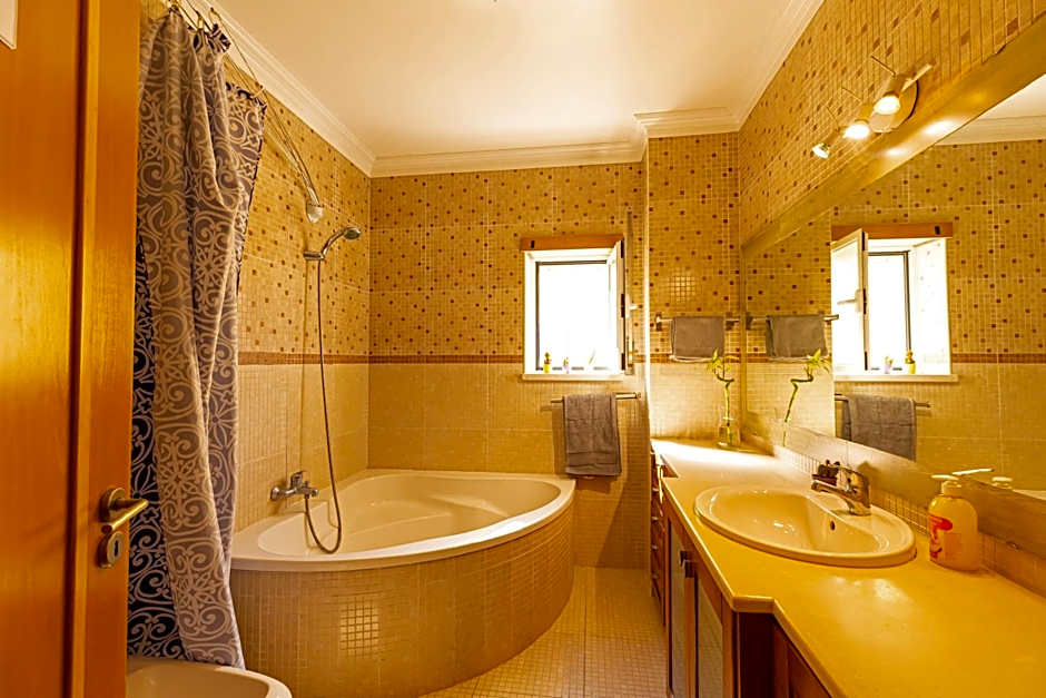 Pineapple Surf House