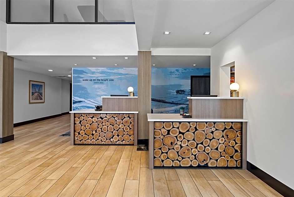 La Quinta Inn & Suites by Wyndham Santa Cruz