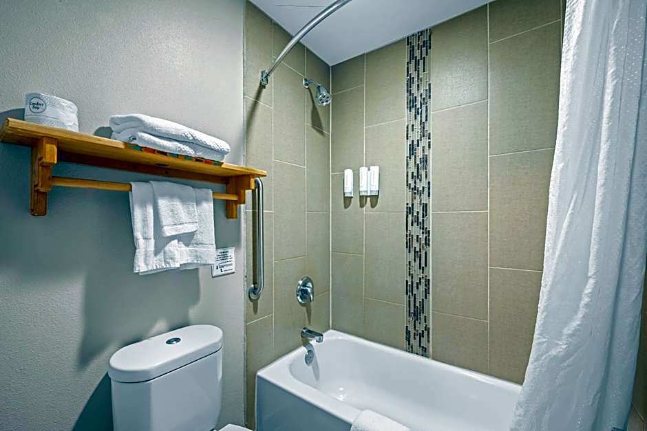 Econo Lodge Inn & Suites Santa Fe South