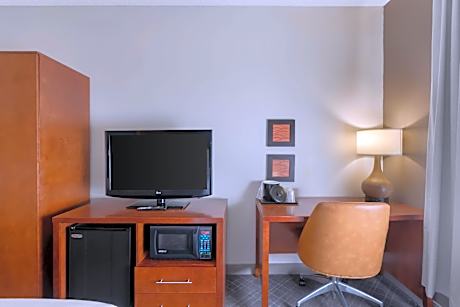 1 King Bed, Nonsmoking, Accessible