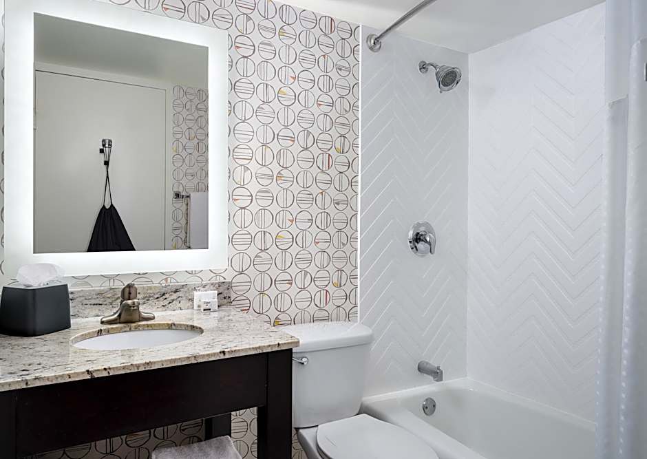 Holiday Inn & Suites Boston Peabody by IHG