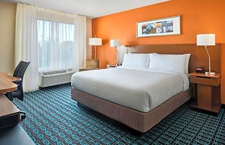 King Room with Adapted Tub - Mobility and Hearing Accessible