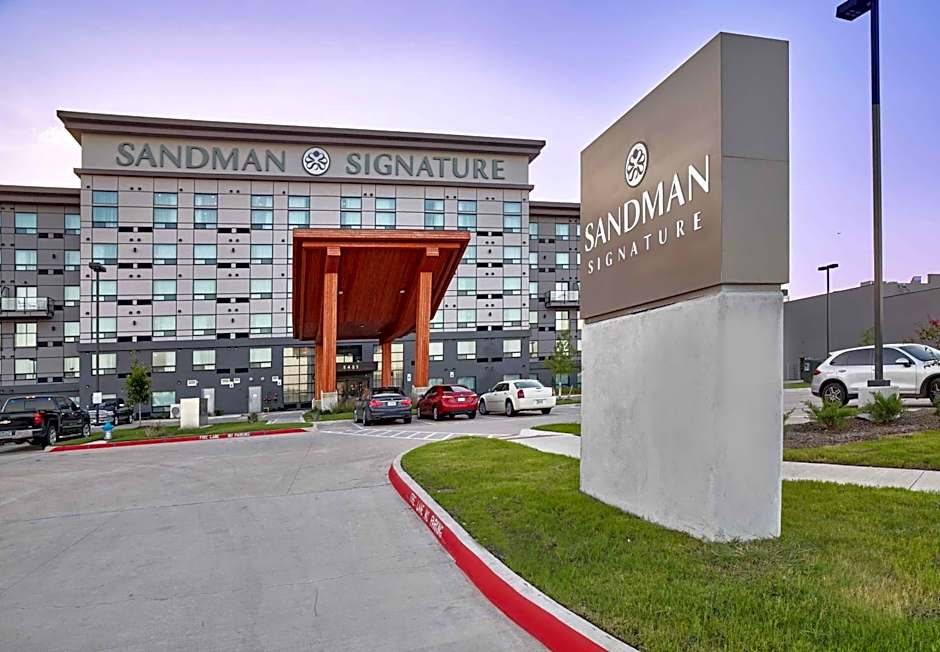 Sandman Signature Plano-Frisco Hotel