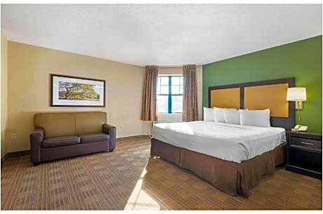 1 QUEEN BED | ADA ACCESSIBLE, SUITE, NSMK