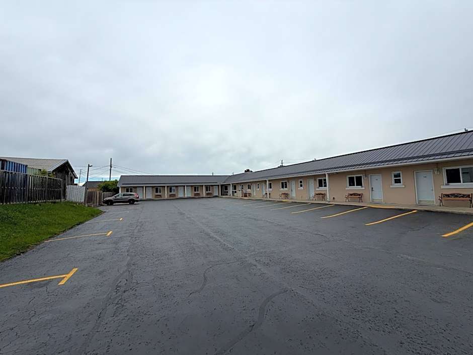 Perth Plaza Inn & Suites