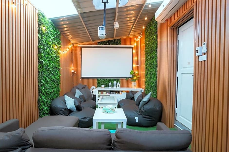 420 Hostel - Ekkamai Buds & Beds