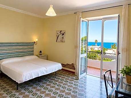 Villa Olivia Residence Ischia - nel Verde con Piscine e Vista Mare
