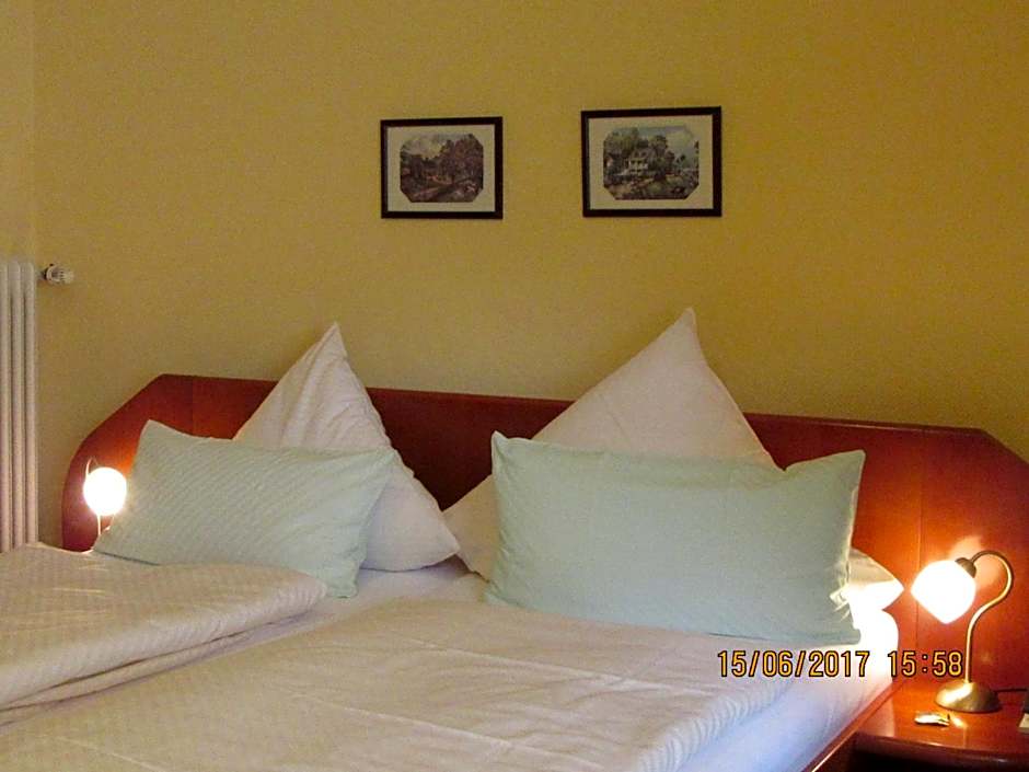 Photo 1 of 6 of Double Room