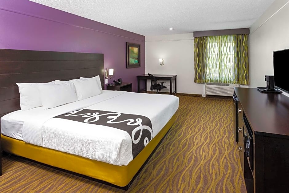 La Quinta Inn & Suites by Wyndham Laredo Airport