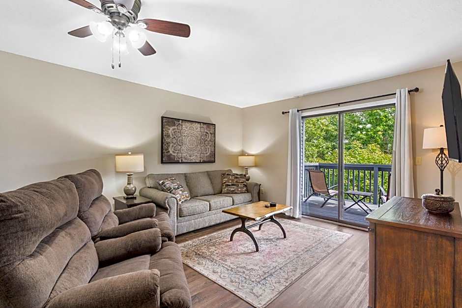 Branson Getaway, Pools, Hot Tub & Lake Access