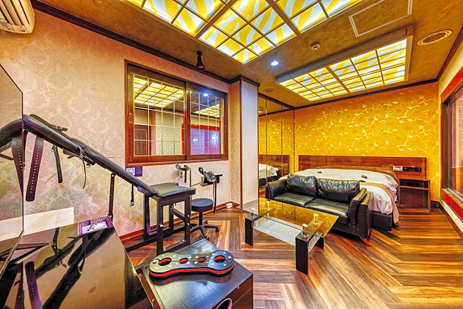 HOTEL ABnormal (Adult Only)