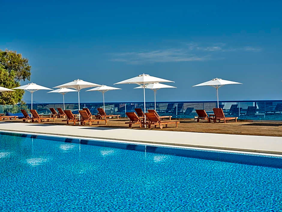 Cavo Orient Beach Hotel & Suites