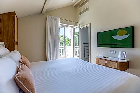 Double Room with Balcony or Terrace and Garden View