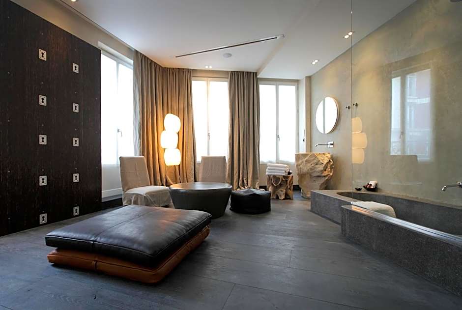 Hidden Hotel By Elegancia