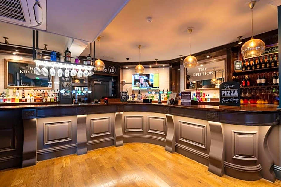 OYO The Red Lion Hotel