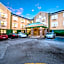 HomeTowne Studios by Red Roof St. Louis - Airport/ N Lindbergh