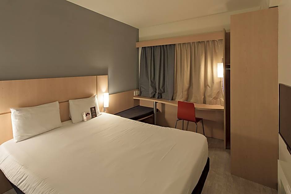 Hotel Ibis Pilar