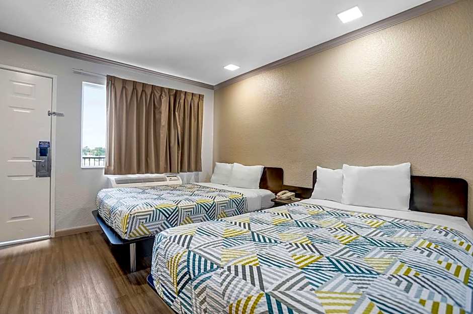 Motel 6-Red Bluff, CA