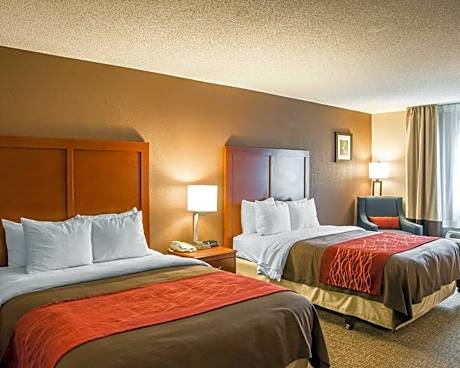 Business Queen Room with Two Queen Beds - Accessible/Non-Smoking/1st floor