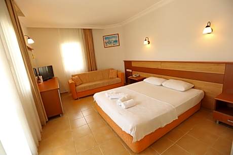 Double Room with Balcony (3 Adults)