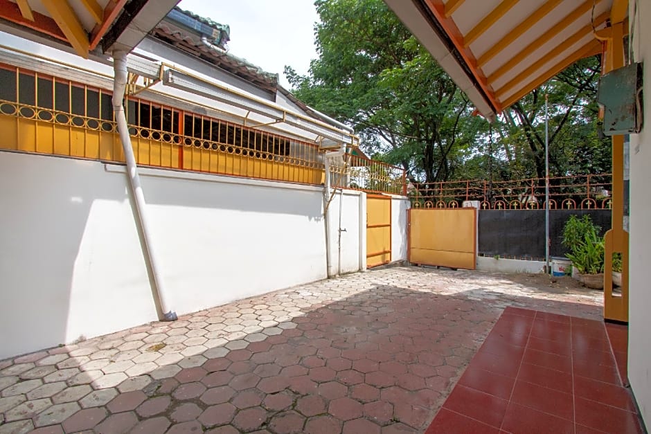 SPOT ON 3218 Bee Palm Family Syariah