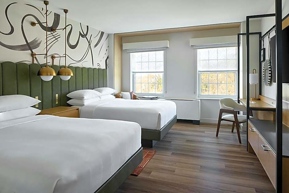 Photo 1 of 5 of Executive 1 Queen Bed