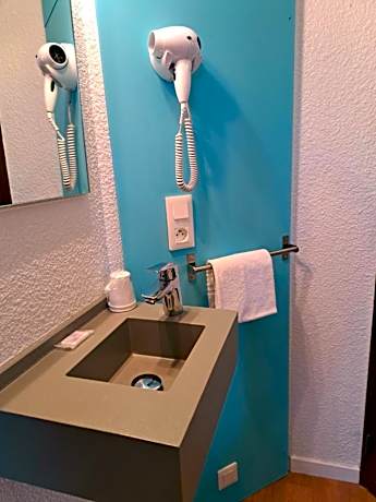 Triple Room with 3 Single Beds