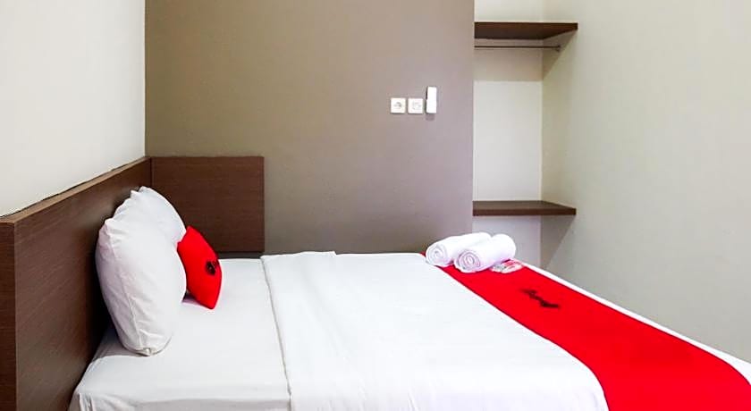 RedDoorz Syariah near Exit Tol Pemalang Comal 2