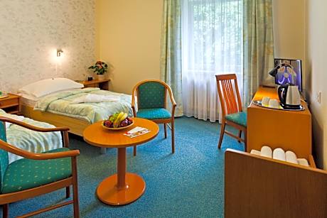 Twin Room (1-2 Adults)