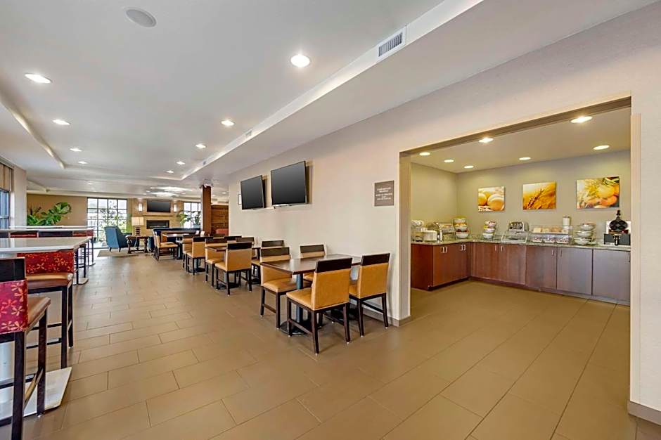 Comfort Inn & Suites