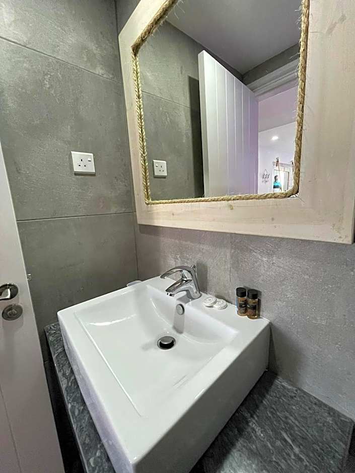 Ocean Dreams Suites - By the Harbour