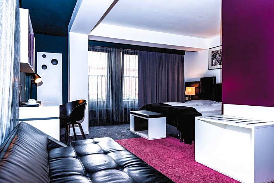 Hotel Bliss