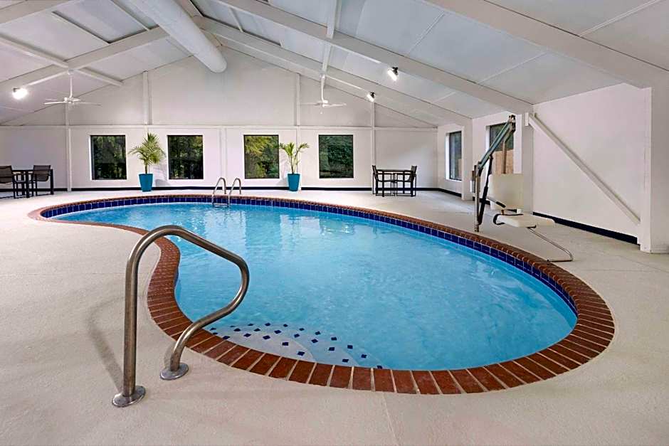 La Quinta Inn & Suites by Wyndham Memphis I-240