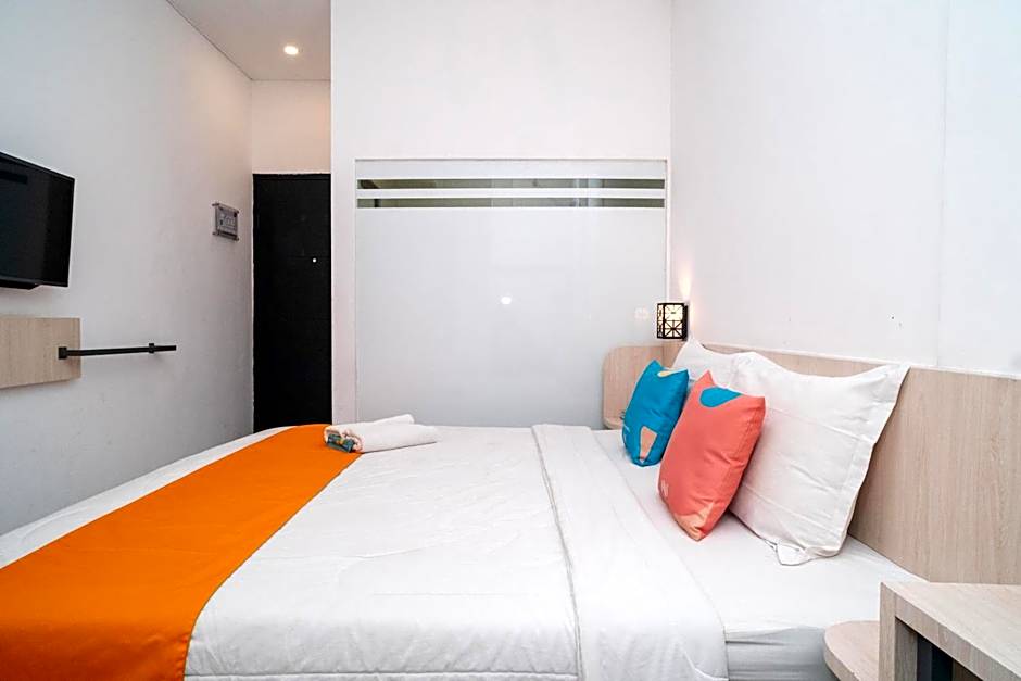 Sans Hotel FiFFa Premiere Malang