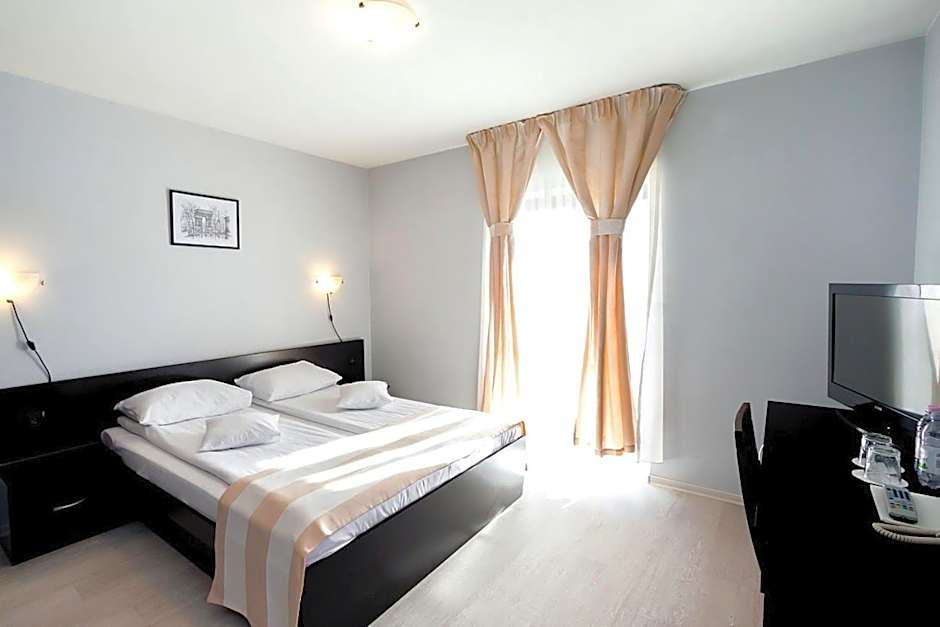 Astoria Hotel & Restaurant