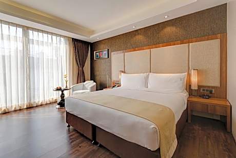 Standard Room - Smoking - Enjoy 20% savings on Food & Beverages (soft), Happy Hours: Buy 1 Get 1 on IMFL (4:00 PM – 8:00 PM), Complimentary snacks with select liquor packages, Beer buckets starting from just ₹599, Special pricing on liquor bottles