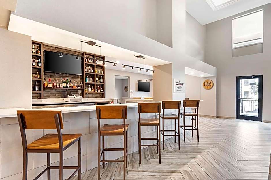 Best Western Plus Bourbonnais Hotel & Suites