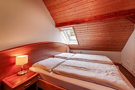 Holiday Home (8 Adults)