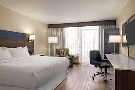 1 King Bed Pool View Non-Smoking