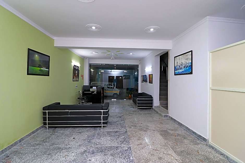 Oyo 10045 Hotel Pearl Residency – Delhi, IN