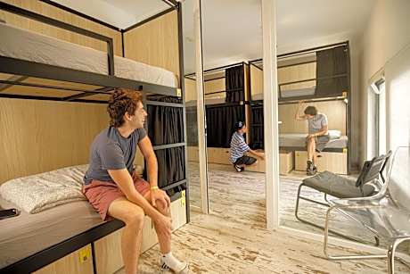 Bed in 6-Bed Mixed Dormitory Room